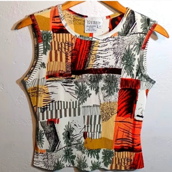 Victoria Essentials Top Size Small - Picture 1 of 9